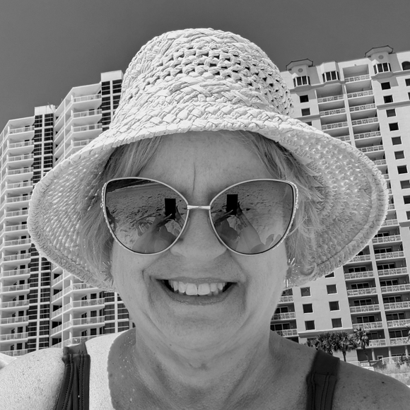 Meet your Posher, Crystal - Picture 5 of 9